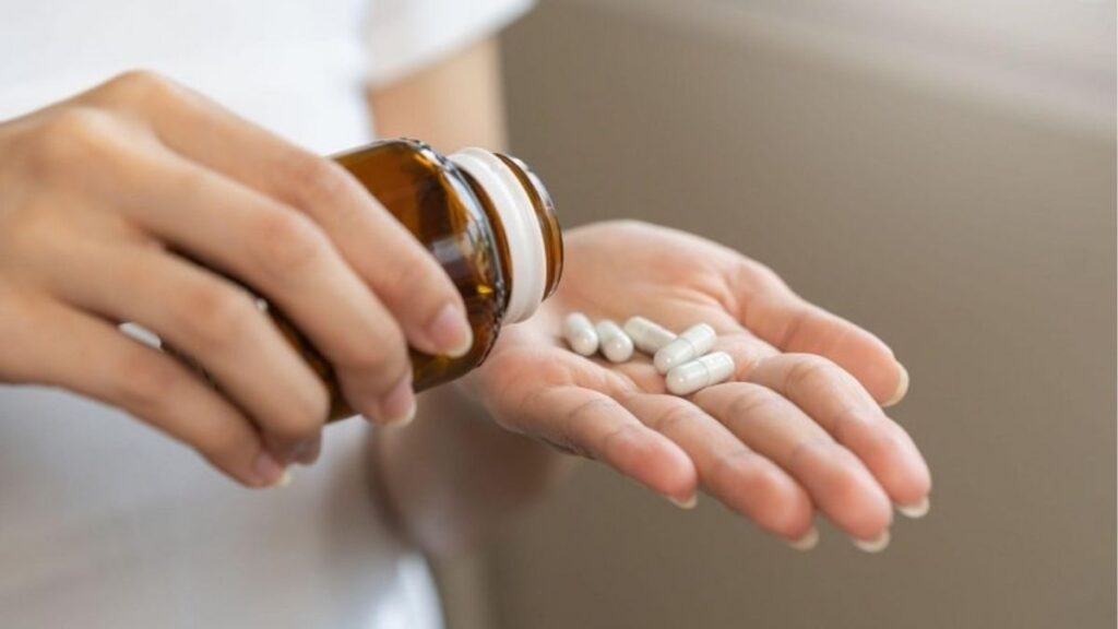 Thuốc trị khô âm đạo gồm những loại nào và dùng sao cho phù hợp? 5 Kem estrogen, viên đặt và vòng estrogen âm đạo