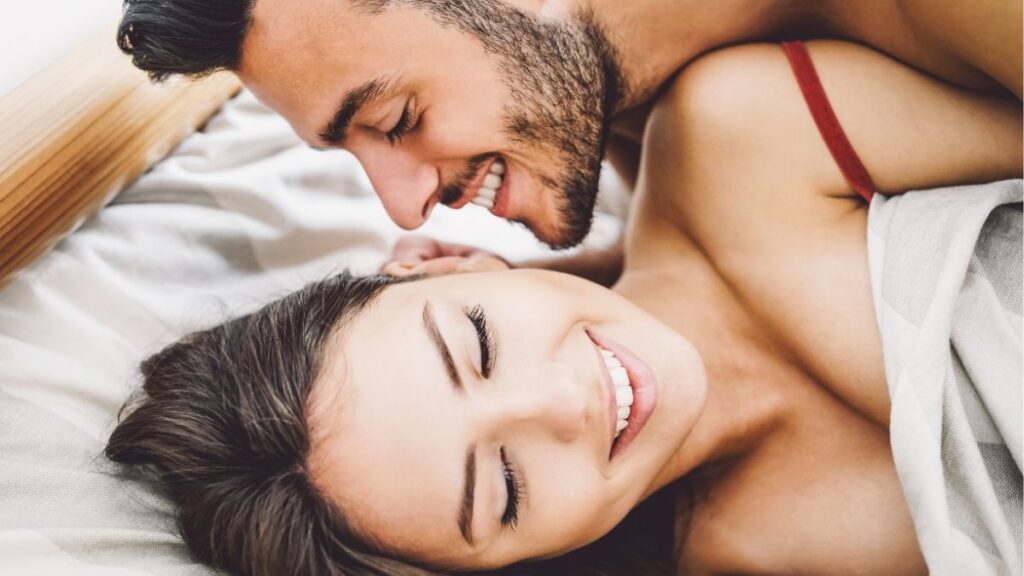 Cách dirty talk cho người mới từ nhẹ đến táo bạo