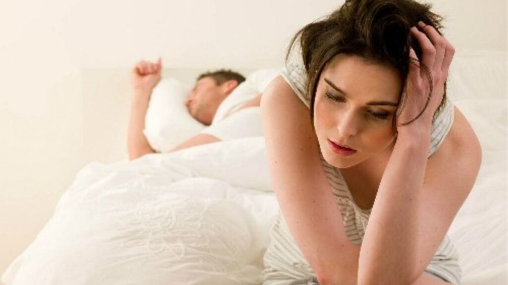 Dấu hiệu nguy hiểm đi kèm đau rát khi quan hệ