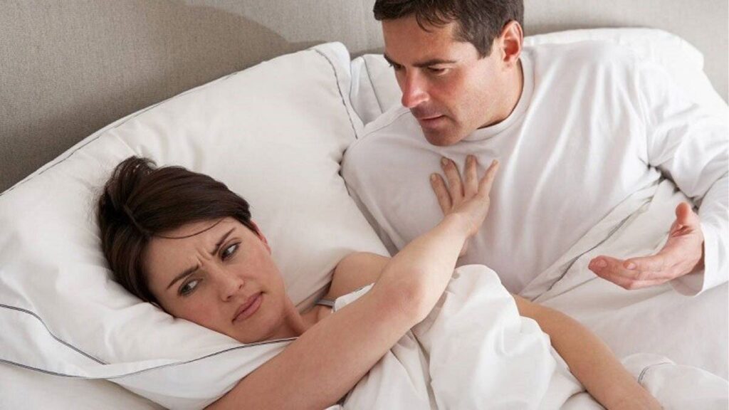 Phân biệt khô vùng kín khi quan hệ và khô âm đạo kéo dài