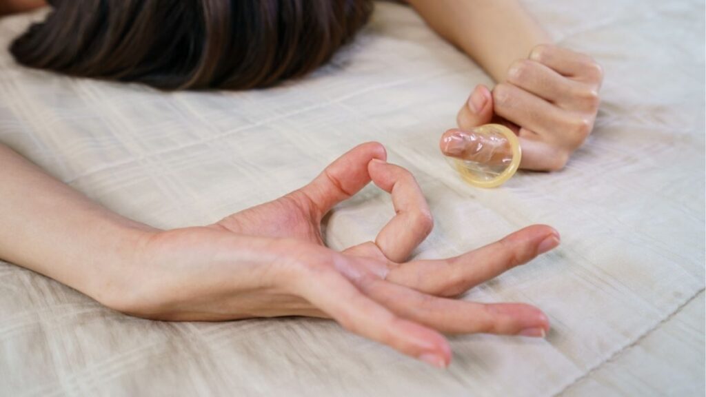 Quan hệ tình dục an toàn: Cách giảm nguy cơ STI và mang thai ngoài ý muốn 6 Rủi ro STI và mang thai khi quan hệ âm đạo bằng miệng và hậu môn