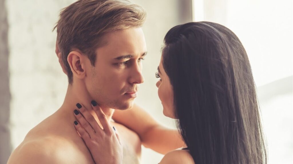 Cách nhận biết phụ nữ thường xuyên quan hệ qua cơ thể và hành vi có chính xác không